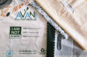 Read more about the article This plastic bag is edible, compostable, even drinkable